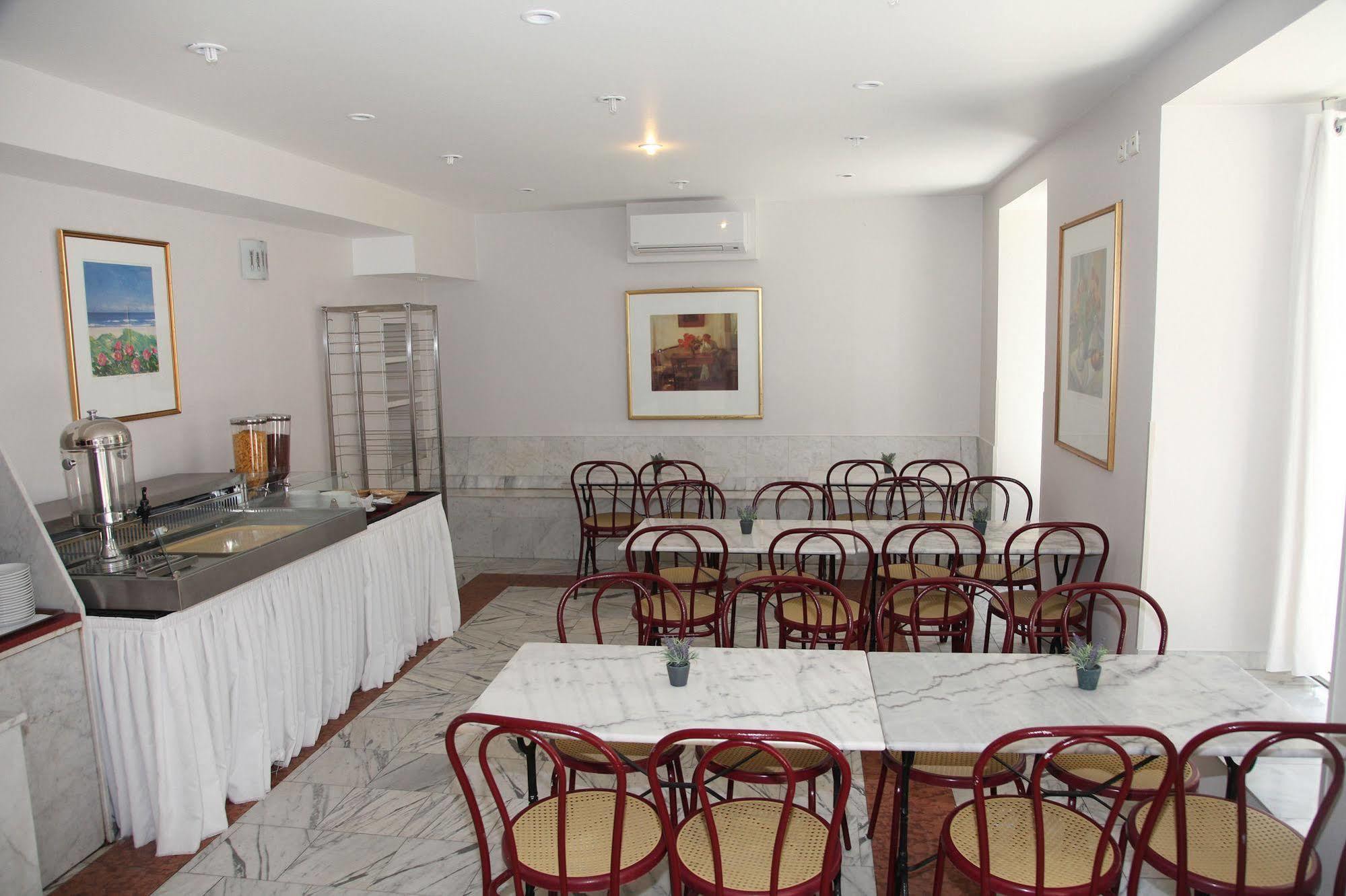 Bristol Hotel 3*